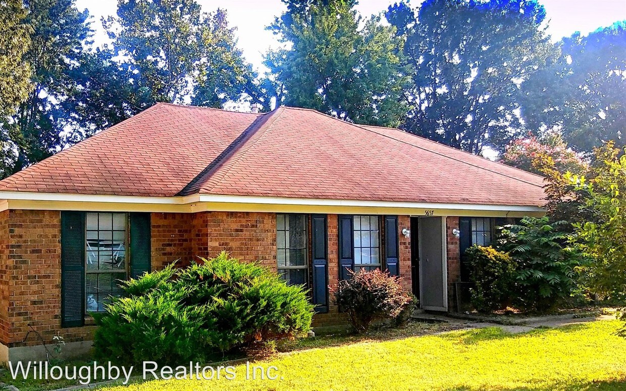 Foto principal - 5657 Redford Ave