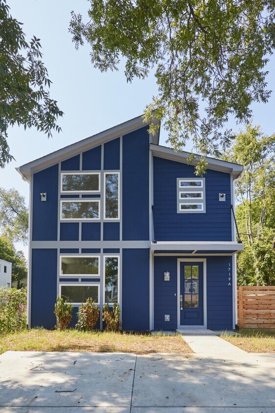 Primary Photo - Beautiful Home Minutes From Germantown, Sa...