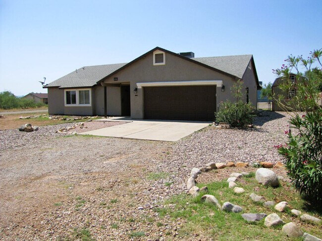 Foto del edificio - 3BR/2BA/2CG, 1519 sq.ft on half acre in Huachuca City, AZ