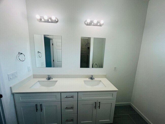 Foto del edificio - NEW CONSTRUCTION- Modern 3 Bed / 2 Bath Home in E Lehigh Acres
