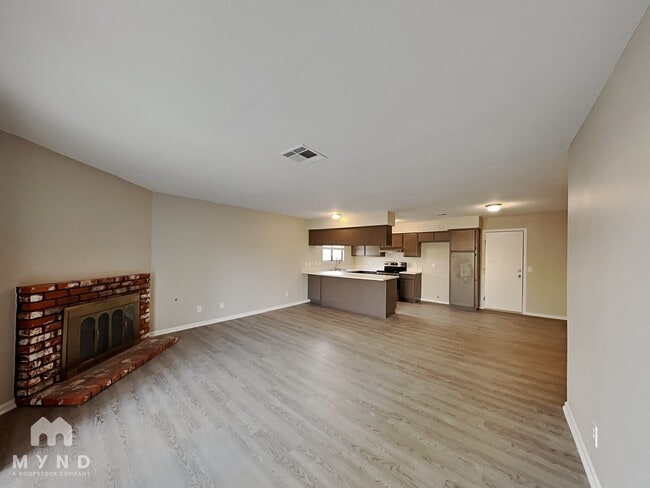 Building Photo - 261 Queen Marie Ct