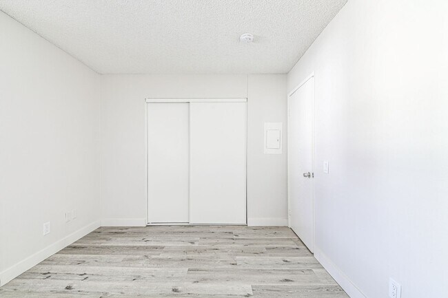 Foto del edificio - 1128 Stanley Ave