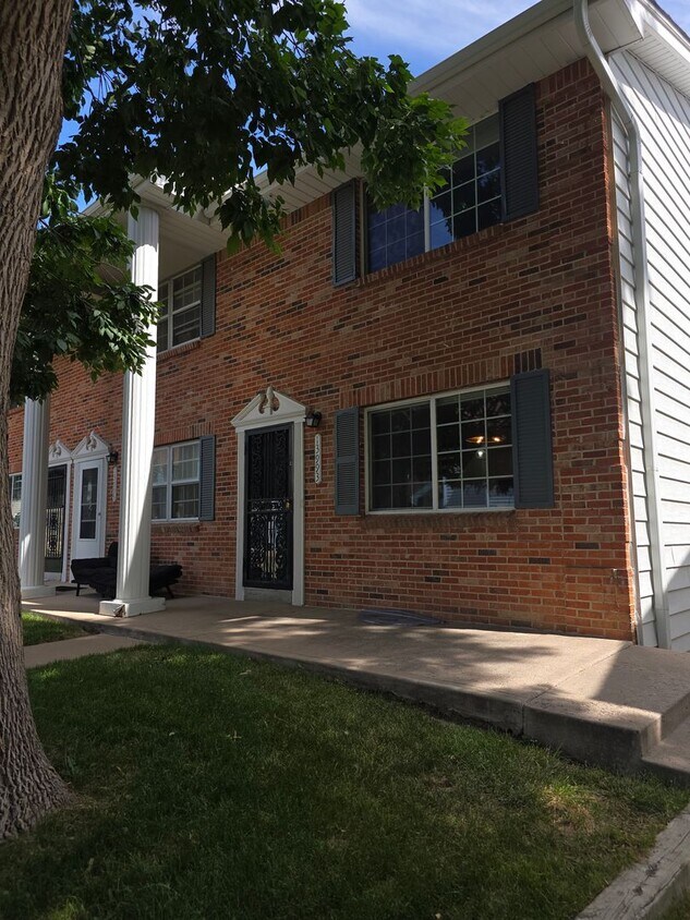 Great 3 Bedroom Townhouse In Aurora! - Great 3 Bedroom Townhouse In Aurora!