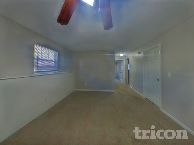 Building Photo - 202 Stockport Rd