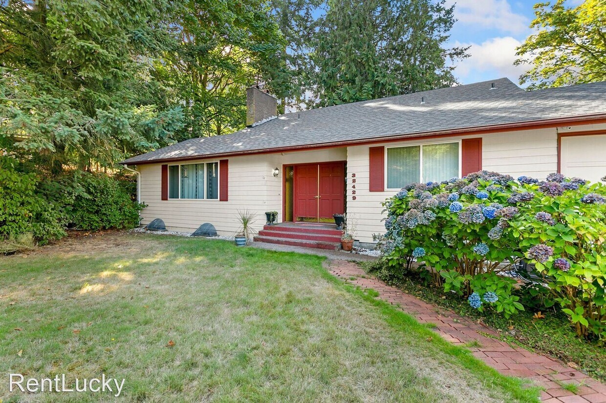 4 br, 3 bath House 32429 29th Ave SW House Rental in Federal Way