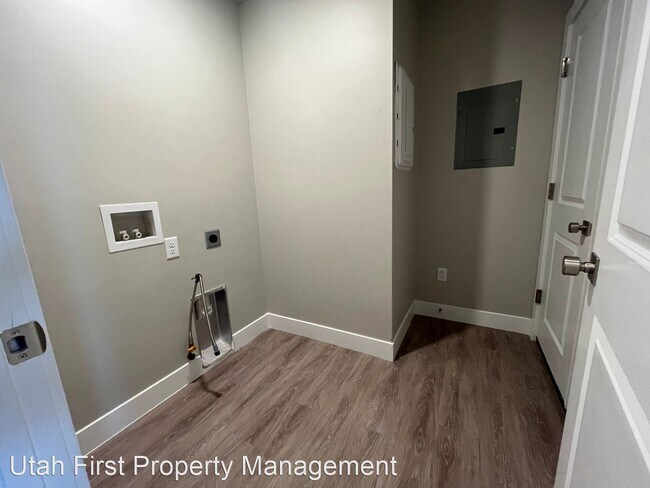 Building Photo - 3 br, 2.5 bath House - 3051 N 175 E