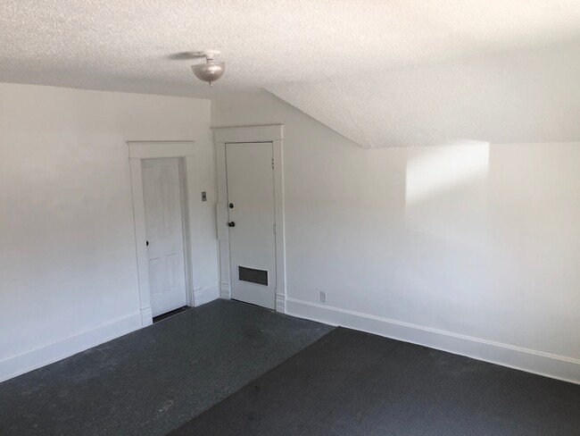 Building Photo - 225 W Loucks St