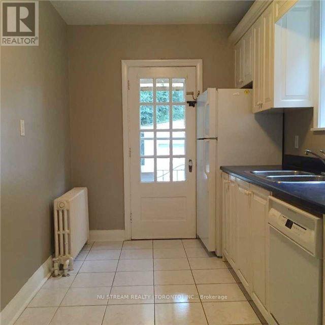 Photo du bâtiment - 465 Sutherland Dr