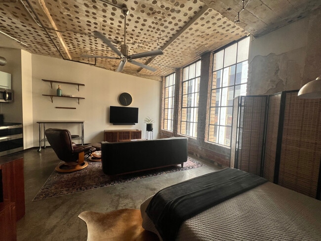 Building Photo - 1122 Jackson St