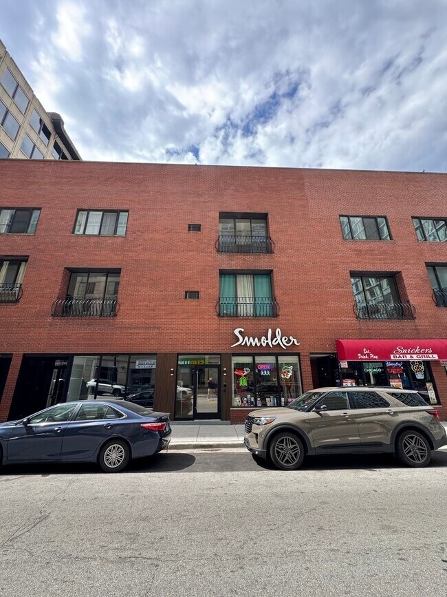 Foto del edificio - 444 N State St