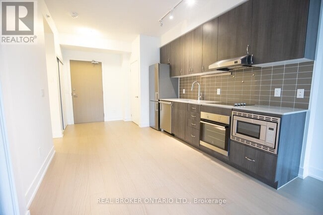 Building Photo - 7-127 Kenaston Gardens