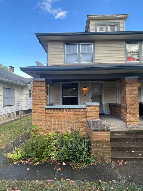 Building Photo - 815 N Riley Ave