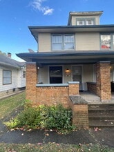 Building Photo - 815 N Riley Ave