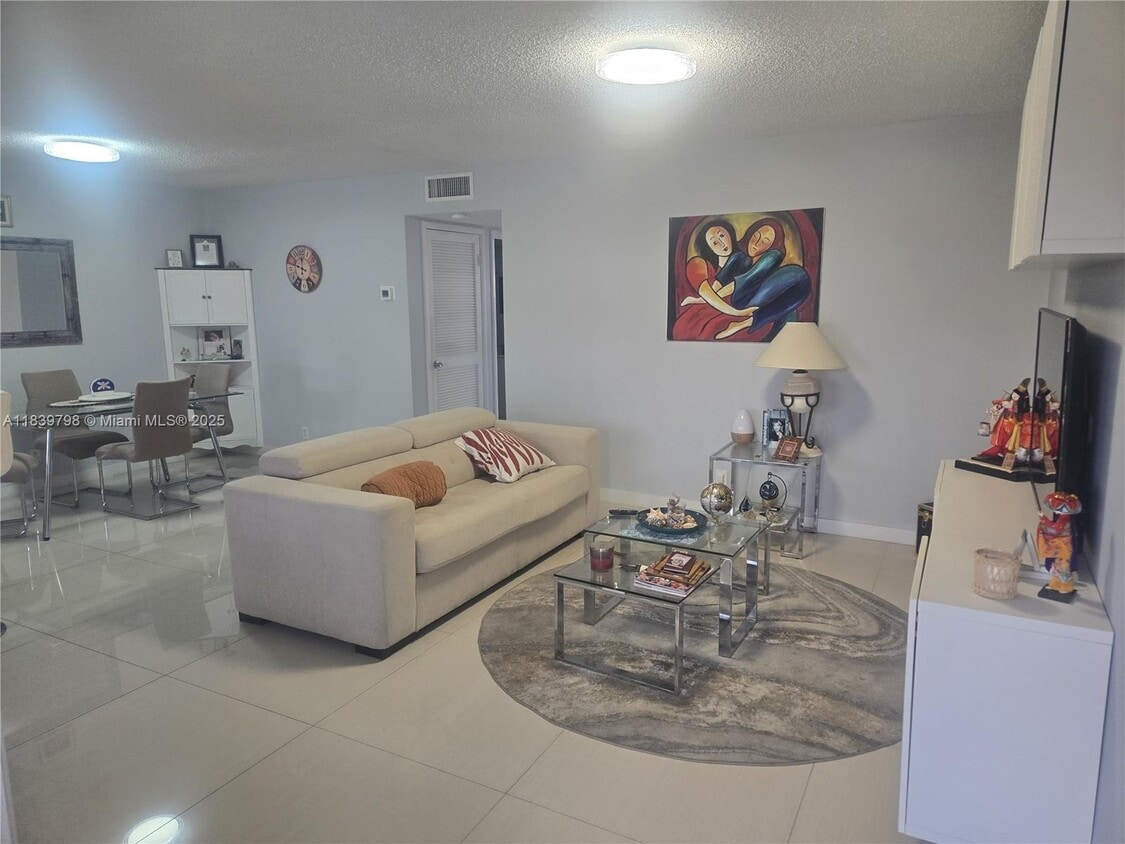 Foto principal - 5300 Washington St
