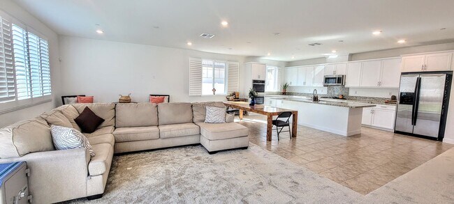 Building Photo - Gorgeous New Lennar Home - Lots of Upgrades - Solar- Must See