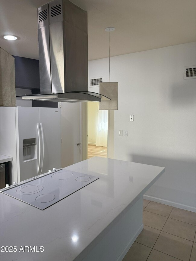 Building Photo - 2428 E La Jolla Dr