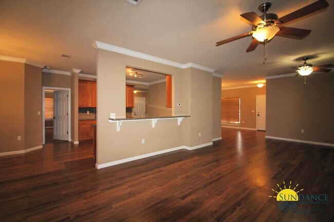Building Photo - Stunning 5 Bedroom Home in Crestview