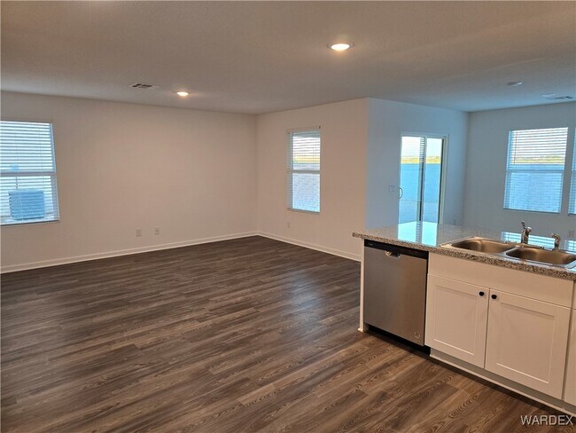 Building Photo - 1780 E Desert Bloom Dr