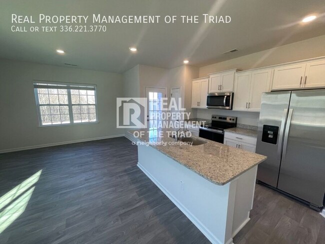 Building Photo - Brand New End Unit -3 Bd/2.5Ba Townhouse i...