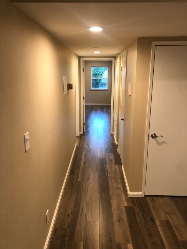 Building Photo - 3624 Kalsman Dr