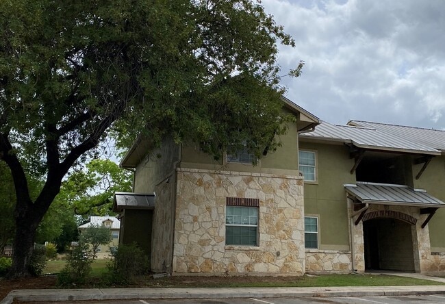 Foto del edificio - 779 W Mayfield Blvd