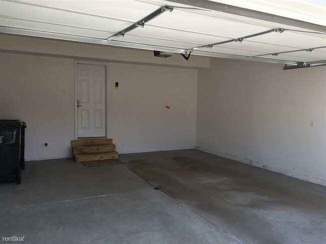 Foto del edificio - 3 br, 2.5 bath Duplex - 412 N Saginaw Rd