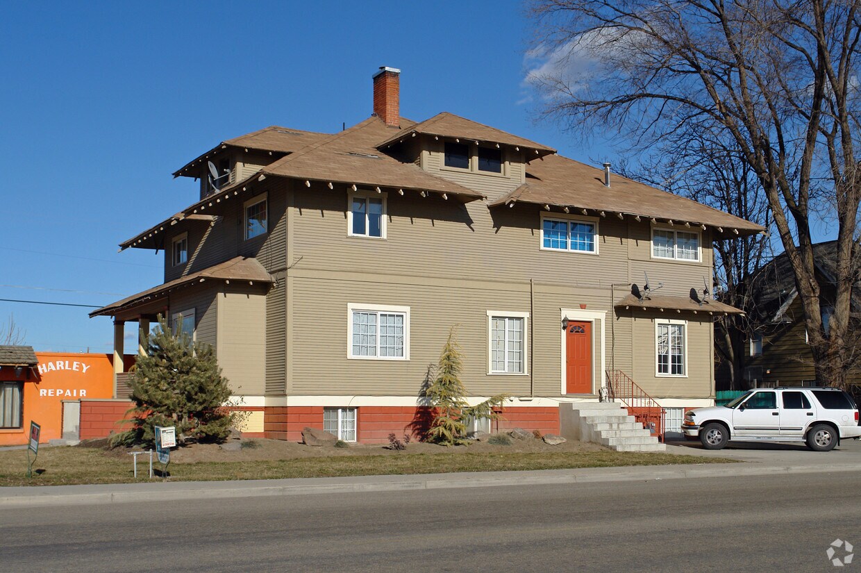 Primary Photo - 406 N Kimball Ave
