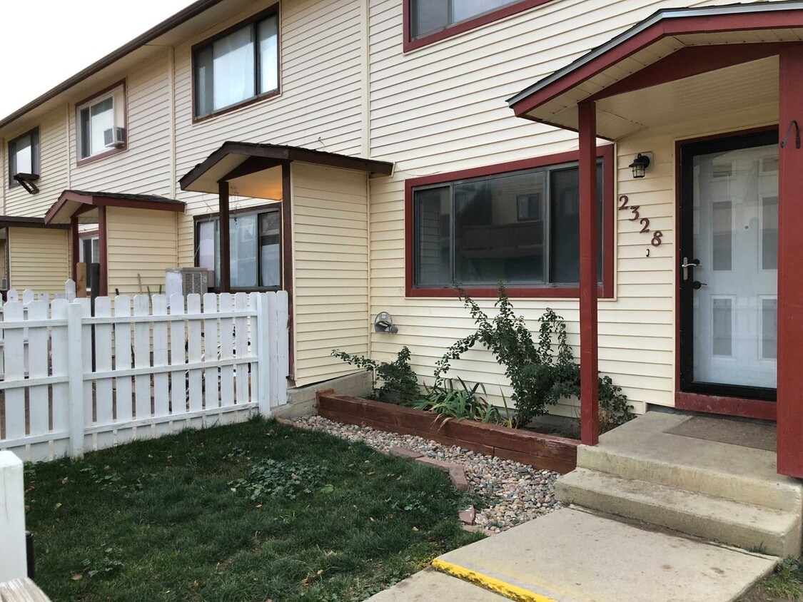 Primary Photo - Centrally Located, 2 Bedroom Townhouse w/G...