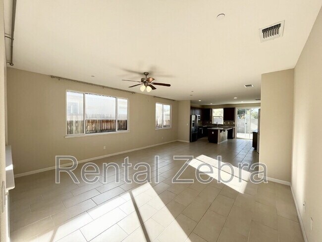 Foto del edificio - 482 Glendon Pl