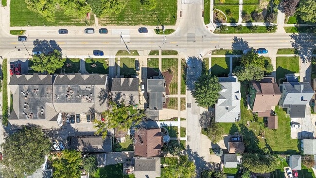 Photo - 2 Bedroom Duplex Residence near UNMC & Blackstone Apartment