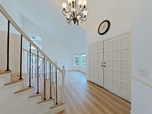 Building Photo - Stunning Remodeled Home in Dana Woods – Co...