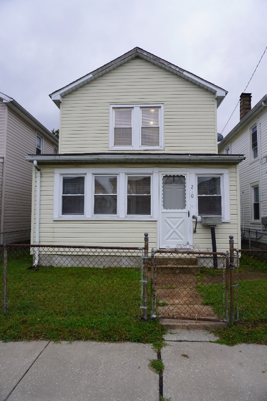 Primary Photo - 210 Center St