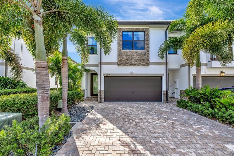 Foto principal - 4509 E Aqua Bella Ln