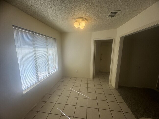 Foto del edificio - 7507 Akron Ave