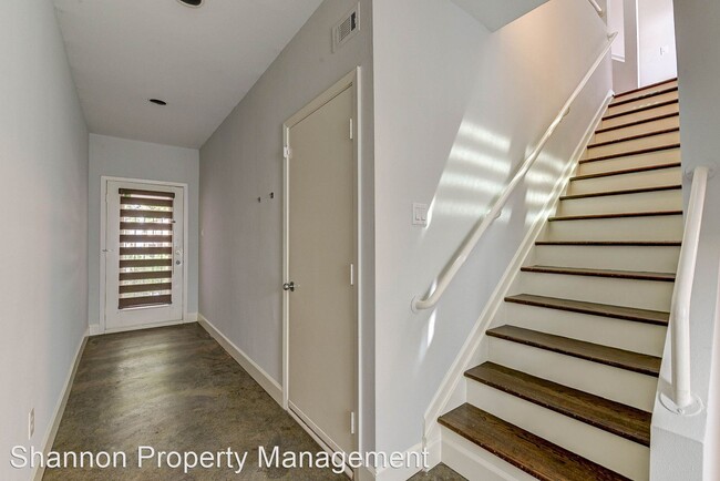 Building Photo - 2 br, 2.5 bath House - 704 Wendel Street U...