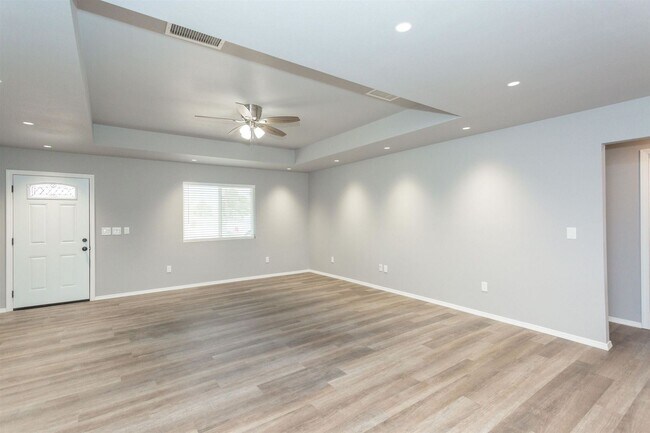 Building Photo - 3 br, 2 bath House - 1200 E 17th (318)