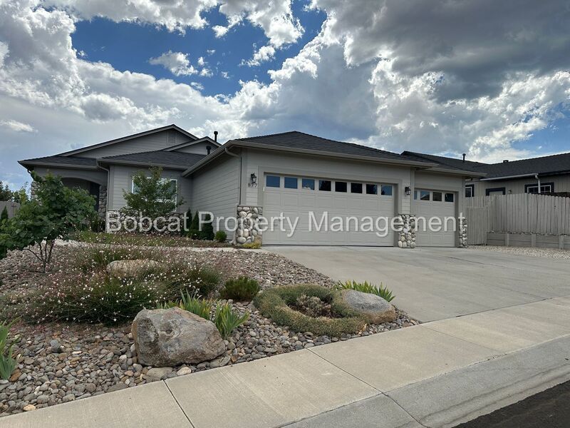 Primary Photo - 877 Vista Park Dr
