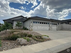 Building Photo - 877 Vista Park Dr