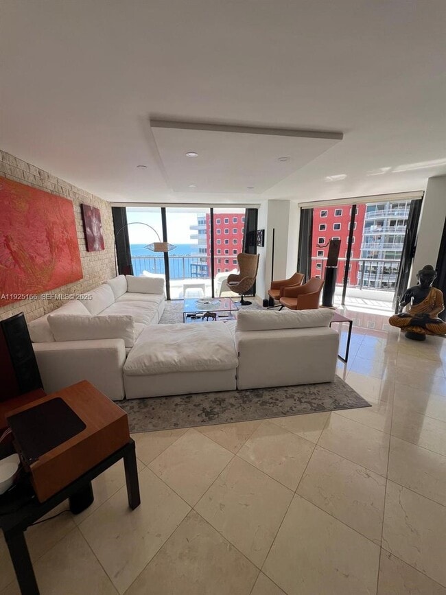 Building Photo - 1581 Brickell Ave