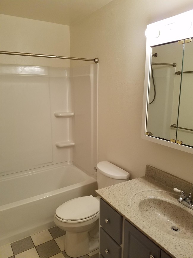 Building Photo - 1731 Brookside Dr