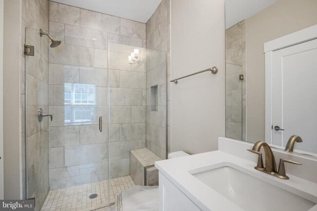 Building Photo - 621 Parkside Pl NE