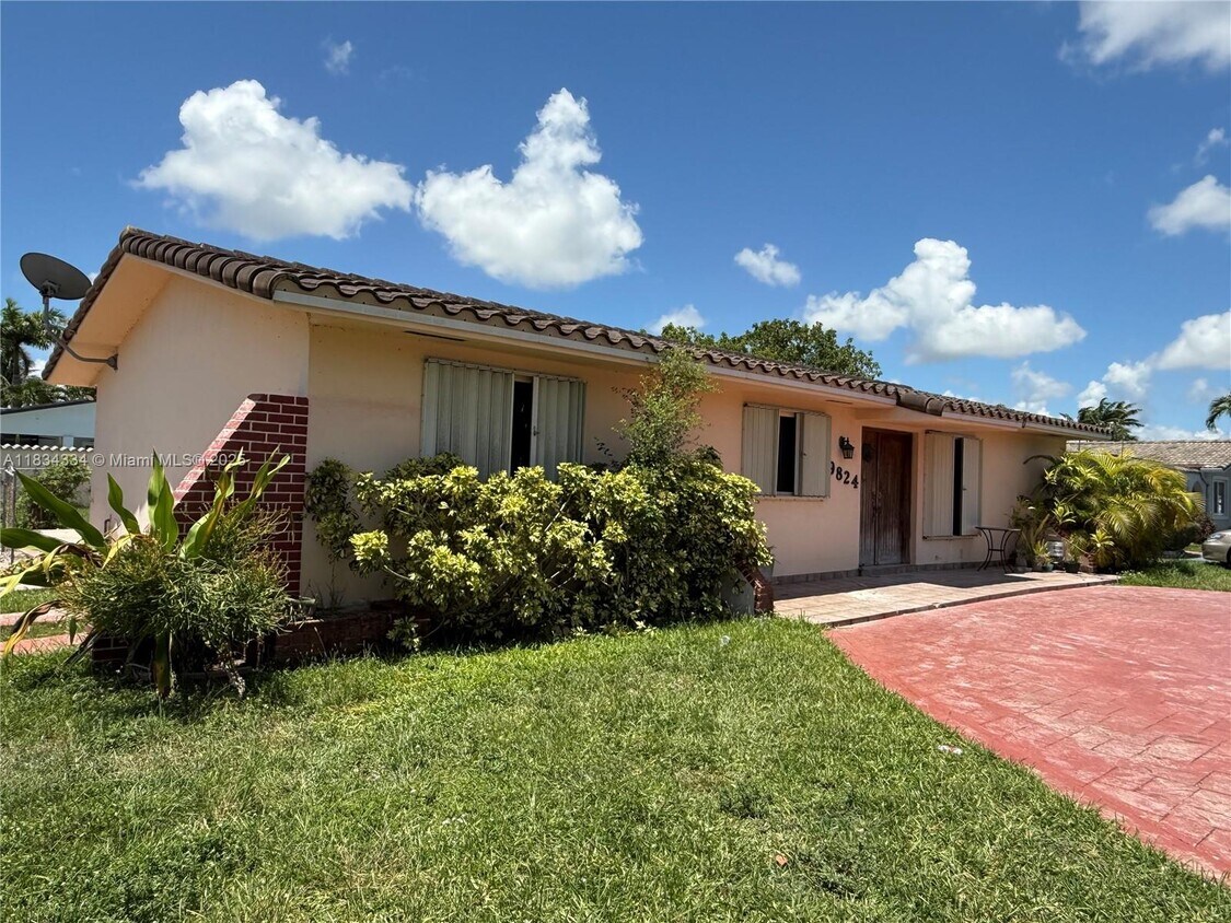 Foto principal - 9824 SW 26th Terrace