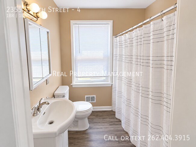 Foto del edificio - 2355 S 76th St