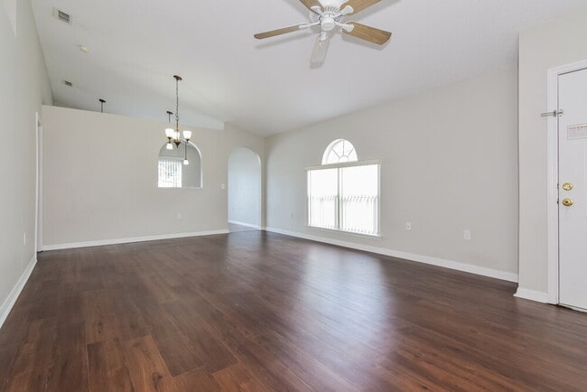 Building Photo - 5919 Lake Front Dr