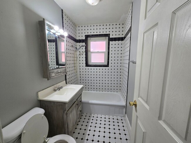 Interior Photo - EN806