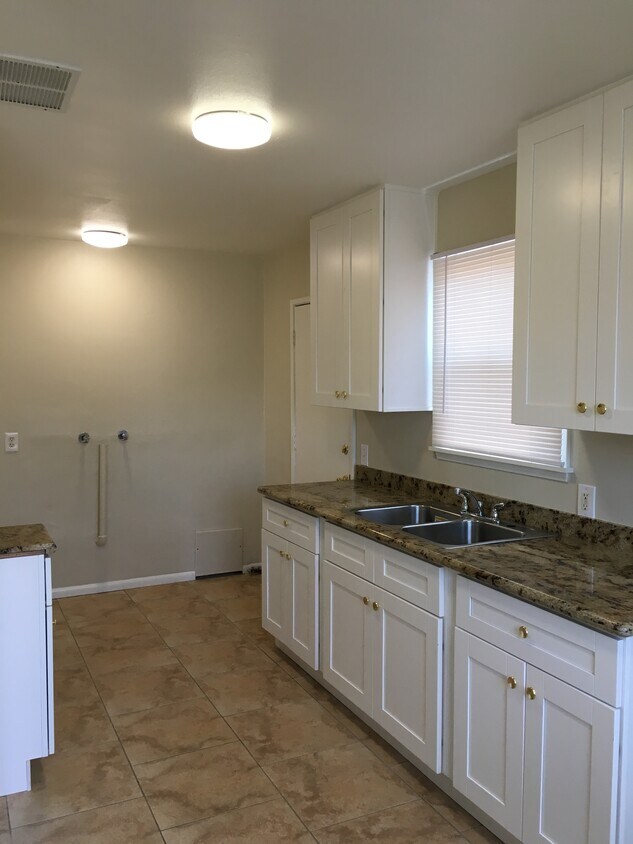 Building Photo - 314 Mar Vista Ave