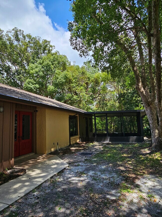 Foto del edificio - 51 Golfview Ct