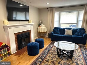 Building Photo - 8140 Drayton Ln