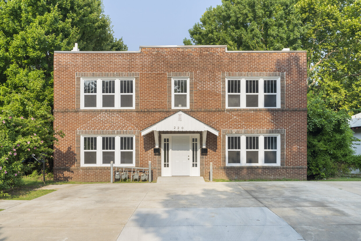 Owen Park Apartments - 220 N Tacoma Ave