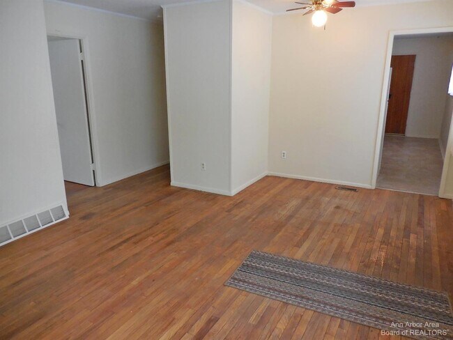 Building Photo - 2221 Miller Ave